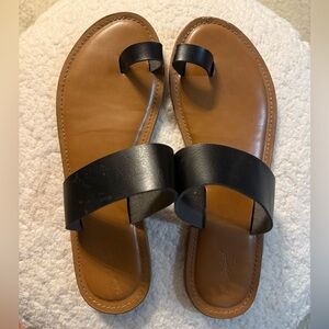 Universal Thread Tan and Black Sandals